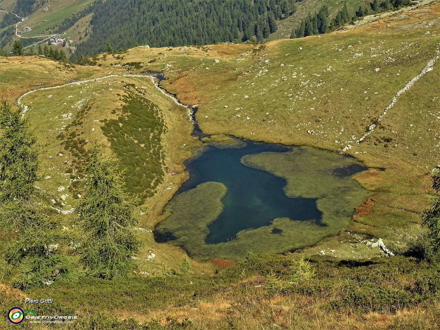 04 Lago di porcile 'piccolo' (1986 m) ma che si fa guardare .JPG